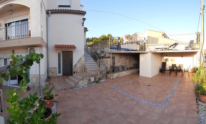 Quesa Casa | Una maravillosa casa independiente de 7 dormitorios con piscina climatizada