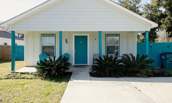 Biloxi Casa | A Wonderful Beach Cottage one block from the water....
