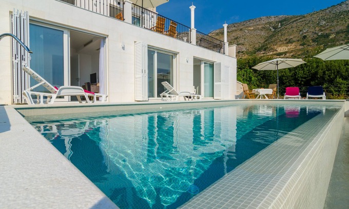 Mlini Casa | Una maravillosa villa de 5 dormitorios junto a la piscina, ideal para sus vacaciones familiares.