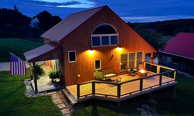 Holtwood Casa | A working horse farm in Southern Lanc Co., nestled in Amish country.