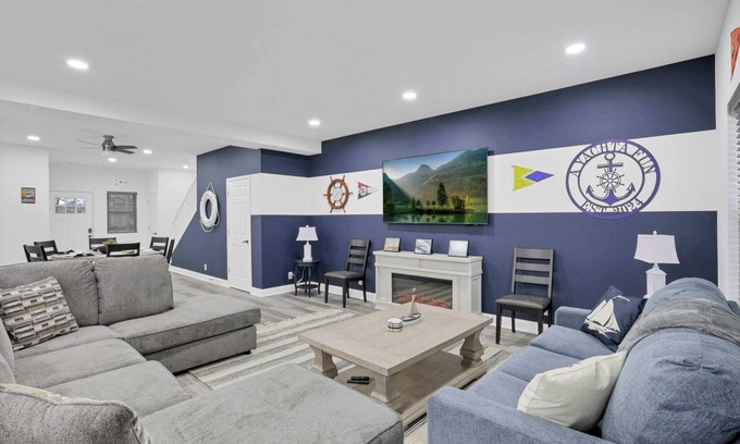 Buckeye Lake Casa | A Yachta fun: Spacious + Hot Tub, 2 Blocks to Lake
