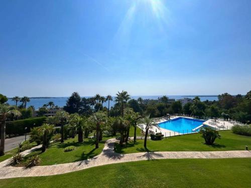 Vallauris Apartamento | A085-Splendide appartement refait neuf avec vue mer