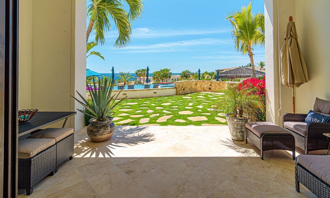 Buzzards Condominio | A103 Oceanview 2BD Condo with the Beachfront Club and Fitness Center Access