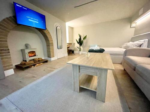 Luton Apartamento | A2 HighTown Apartment, Steps from Luton Train Station