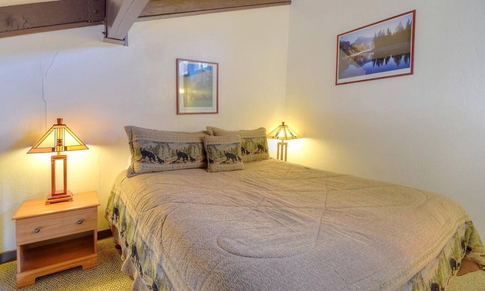 Yosemite West Condominio | Loft Condo A212 tiene dos niveles con un espacio abierto (no hay dormitorios)