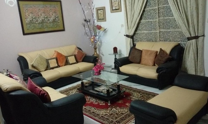 Gomti Nagar Apartamento | Aadhaar