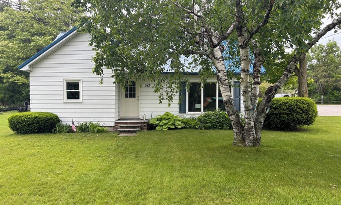 Suttons Bay Casa | Aaron's Fun House