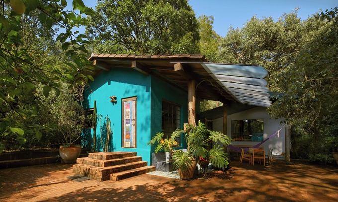 Valle de Bravo Casa | AAV | La Choza-Casa de autor with terrace and bonfire.