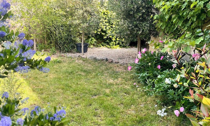 Fontevraud-l'Abbaye Casa | Abbaye Cottage Charming House in the Heart of Fontevraud-Private Garden-Jacuzzi