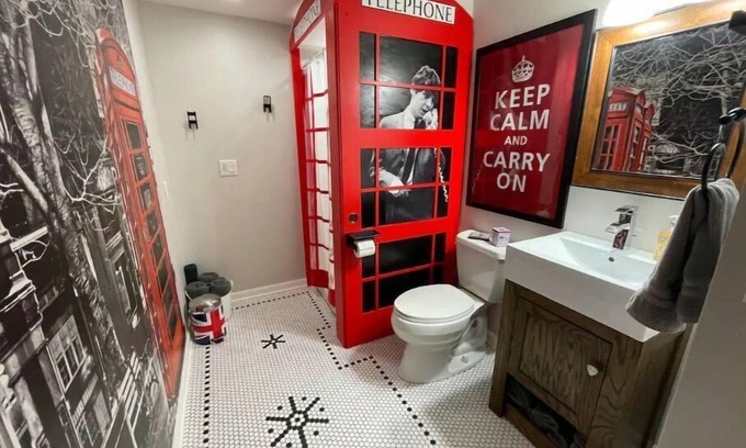 Ashwaubenon Apartamento | Abbey Road Studio Green Bay: Beatles, Lambeau Field, Board Games, & Books!