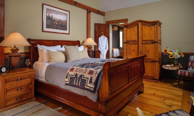 Ledyard Cama Y Desayuno | Abbey's Lantern Hill Inn