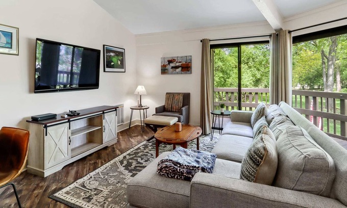 Fontana Condominio | Abbey Springs Condo w/ Pool, Beach & Golf Access