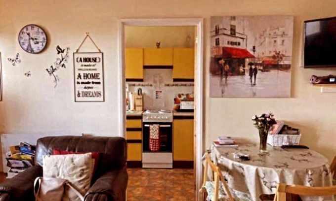 Central Aberdeen Apartamento | Apartamento en el centro de la ciudad de Aberdeen con balcón privado y wifi gratuito de fibra rápida.