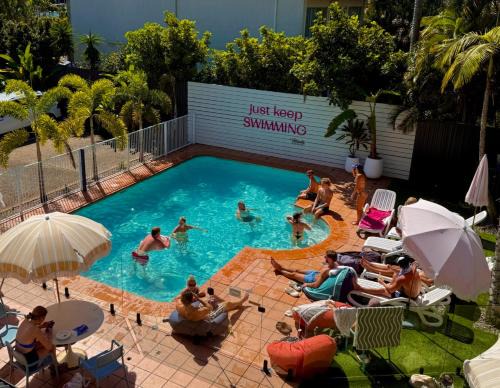 Mooloolaba Hostal | Abode Mooloolaba, Backpackers & Motel rooms