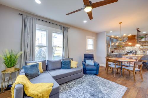Eastside Promise Neighborhood Casa | about 2 Mi to Dtwn San Antonio Comfy Home with Yard!