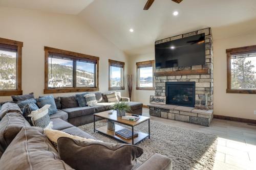 Innsbruck Val Moritz Casa | about 3 Mi to Granby Ranch Spacious Cabin Home!