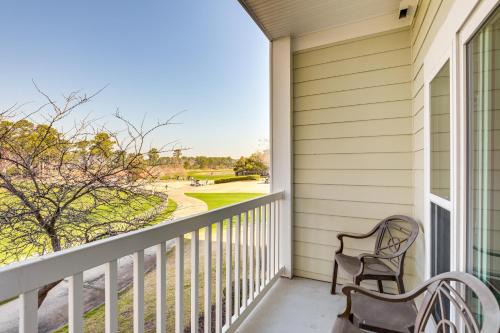 Carolina Forest Apartamento | about 6 Mi to Ocean with Pool and Golf Myrtle Beach Condo