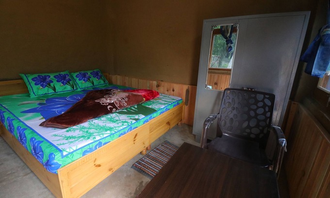 Gushaini Casa | ACERCA DE TIRTHAN HILL TOP HOMESTAY