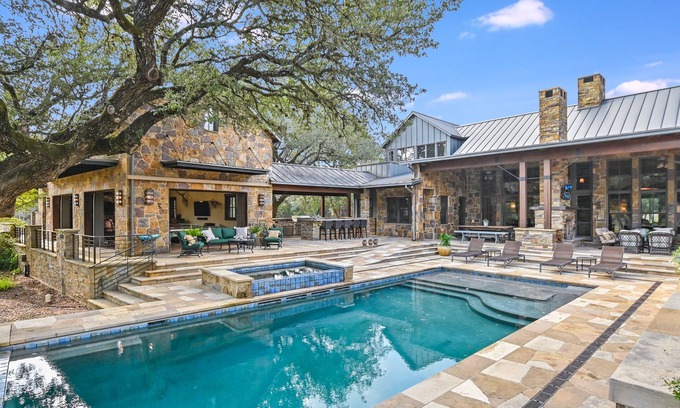 Dripping Springs Casa | Above Austin Freestone Ranch I Pool&Spa I Working Ranch I Pets