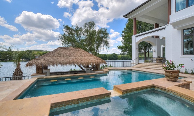 Austin Casa | Above Casa Paradiso I Waterfront I Lake Austin I Pool&Spa I Game Room