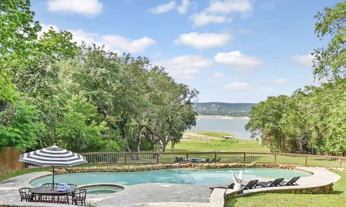 Hudson Bend Casa | Above Escape LT I Lake Travis I Pool&Spa I Services I Pets