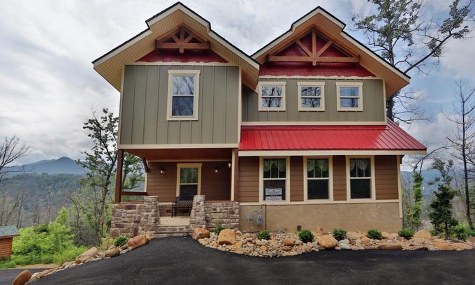 Gatlinburg Casa | Above It All cabin