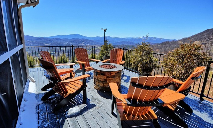 Boone Chalet De Esquí | Above it All-Open for Bookings! Pool Table, Wi-Fi, AC