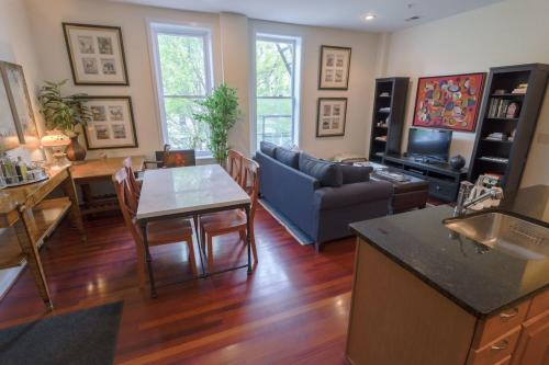 Shaw Apartamento | Above Maxwell Wine Bar - Super Central 2Bed 2Bath