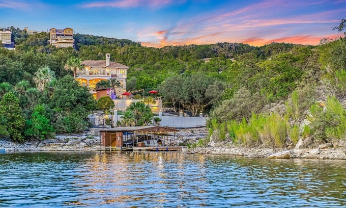 Comanche Trail Casa | Above Palms I NEW Pool & Spa I Views I Lake Travis I Family Fun I Services