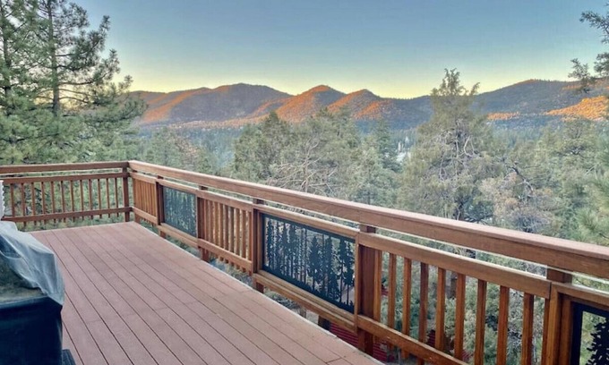Big Bear City Casa | Above the Starr's - Great view