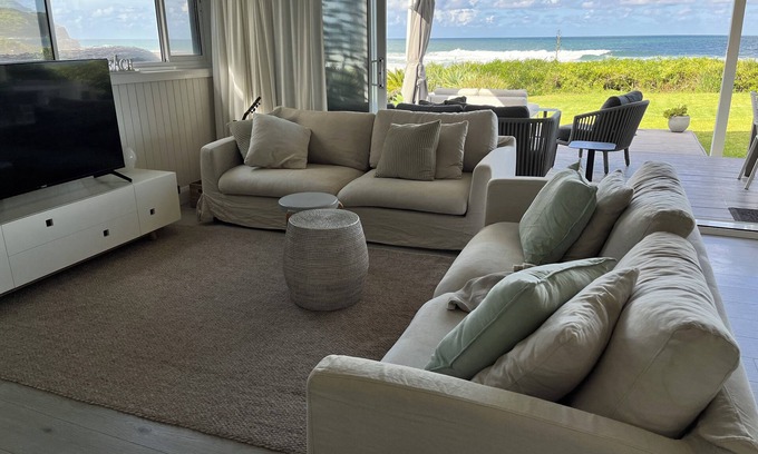 North Avoca Casa | Absolute Beach Front