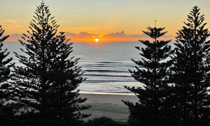 Miami Apartamento | Absolute Beachfront Burleigh Heads. Large 2 bedroom 2 bath Apartment