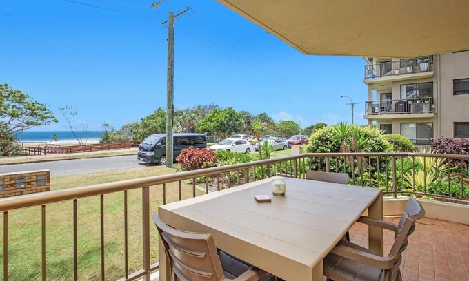 Bilinga Apartamento | Absolute beachfront apartment!