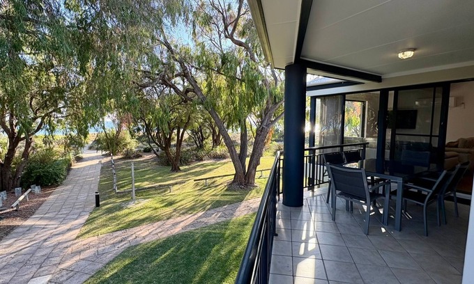 Broadwater Casa | Absolute Beachfront Villa – Best Views in Cape View Resort
