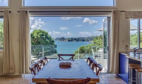 Oneroa Villa | Absolute Beachfront Oneroa
