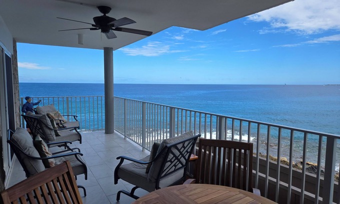 Kailua-Kona Condominio | Frente al mar absoluta! # 232. Vista completa de la bahía de Kailua!