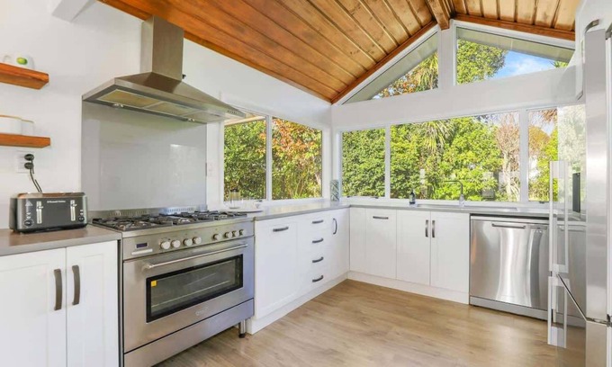 Lynmore Casa | Absolute Redwoods | Stylish Lynmore Home