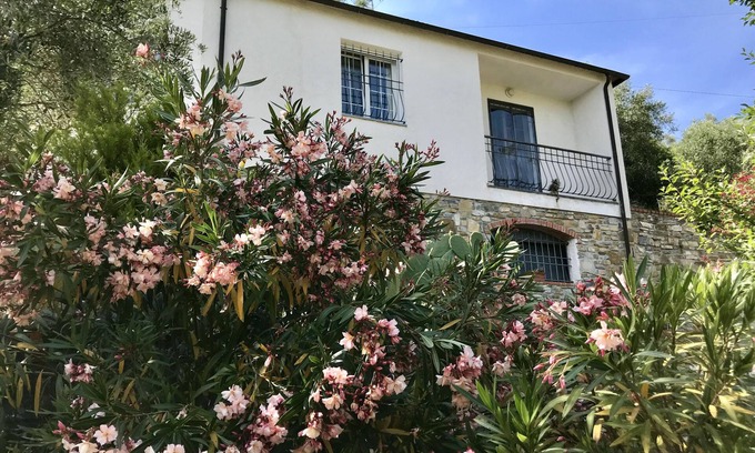 Diano San Pietro Casa | Absolute Ruhe im Olivenhain
