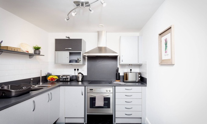 Convention Quarter Apartamento | Absolute Stays At The Qube- Families Contractors Free Wifi Long Stay Discounts