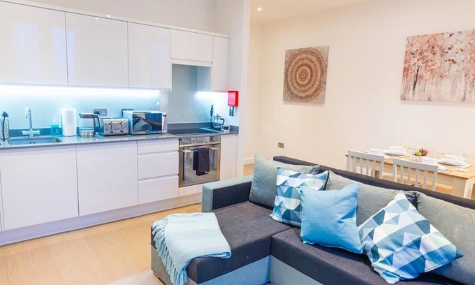 St Albans Apartamento | Absolute Stays on Grosvenor- Free Wifi Families Contractors Longshort Stays