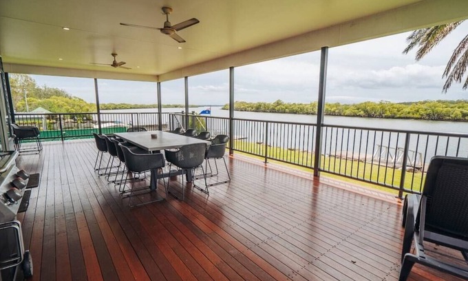 Meldale Casa | Absolute Waterfront Pumicestone Passage-Pontoon!