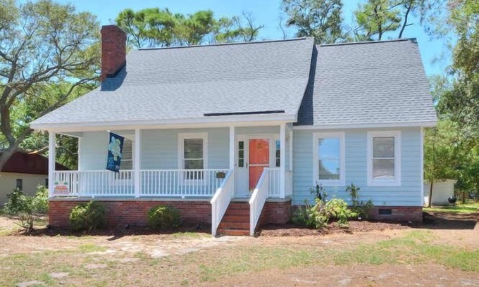 Yaupon Beach Casa | Absolutely Beautiful 3 BR/2.5 BA Beach Cottage-1 Minute to BEACH-PETS-Sleeps 8