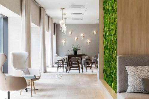 Gesundbrunnen Hotel | AC Hotel by Marriott Berlin Humboldthain Park