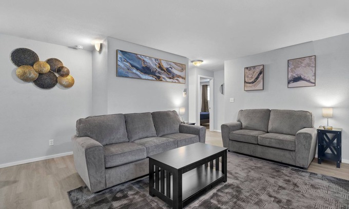 Northwest Olympia Apartamento | AC IN UNIT Modern 2 bedroom remodel walking distance to downtown