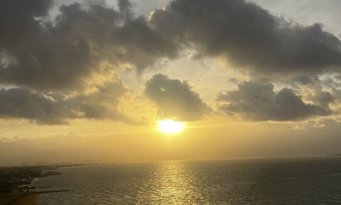 Portmore Apartamento | AC, WiFi, cable & 24/7 security, Pool, beachfront, views of Kingston harbor.