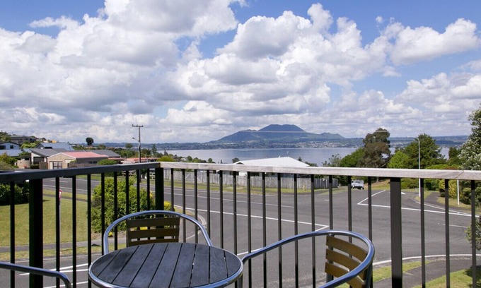 Acacia Bay Cabaña | Acacia View at No. 3 - Acacia Bay Holiday Home