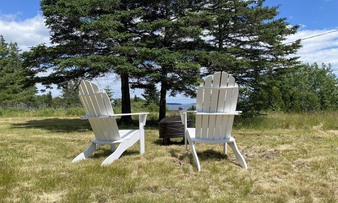 Southwest Harbor Cabaña | Acadia Birds Eye View Cottage