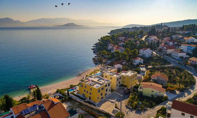 Slatine Villa | Acadia D