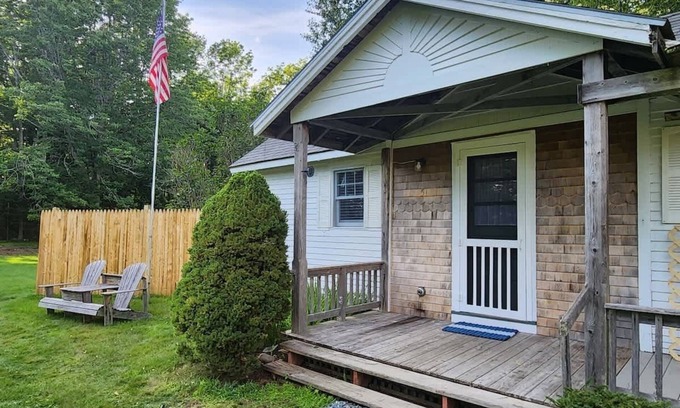 Lamoine Beach Casa | Acadia Lobsterman's Coastal Bungalow