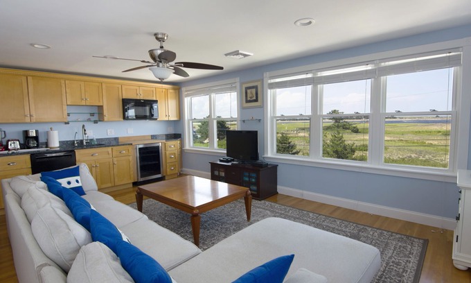 Newburyport Casa | Nuevo BeachWaves 365: Acepta 2019: moderno y expansivo frente al mar con vista al mar